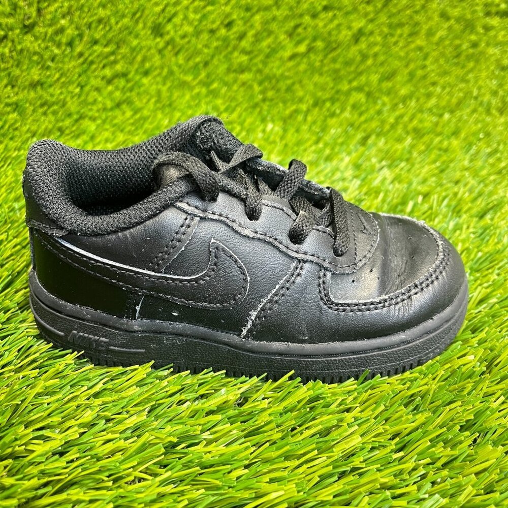 Nike Air Force 1 LE Boys Size 8C Black Athletic Lifestyle Leather Shoes Sneakers